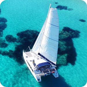 Da Palau: Escursione di una giornata in Catamarano nell’Arcipelago di La Maddalena, con pranzo