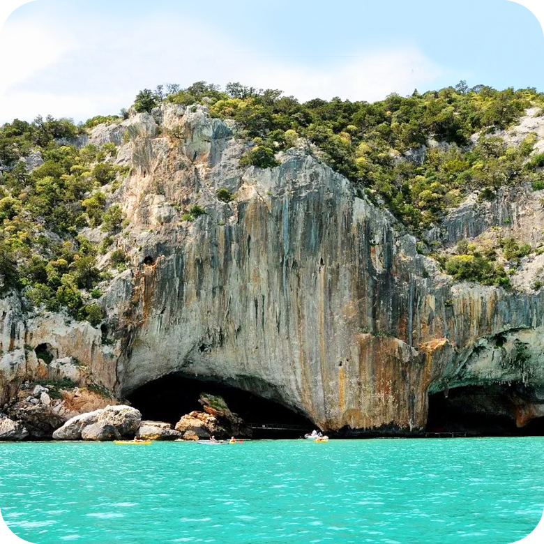 CALA GONONE: GOMMONE A NOLEGGIO - 5MT. - 40CV. - SENZA PATENTE NAUTICA - immagine 2